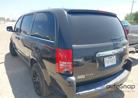 2010 Chrysler Town & Country Lx z USA, uszkodzony, nr VIN 2A4RR4DE5AR173766